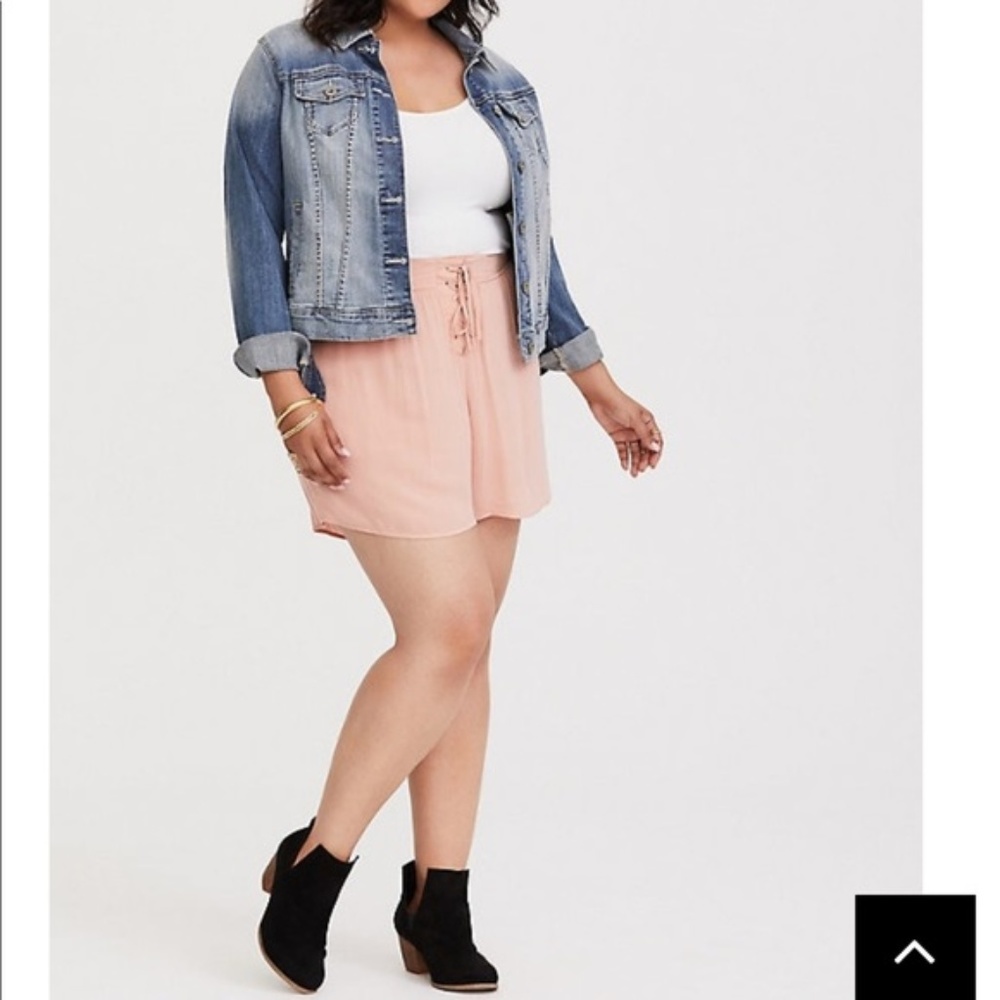 PEACH LACE-UP CREPE SHORT TORRID NWOT